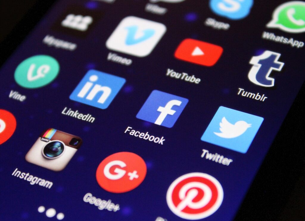 How to Leverage Social Media for Career Growth: Essential Strategies for Professionals