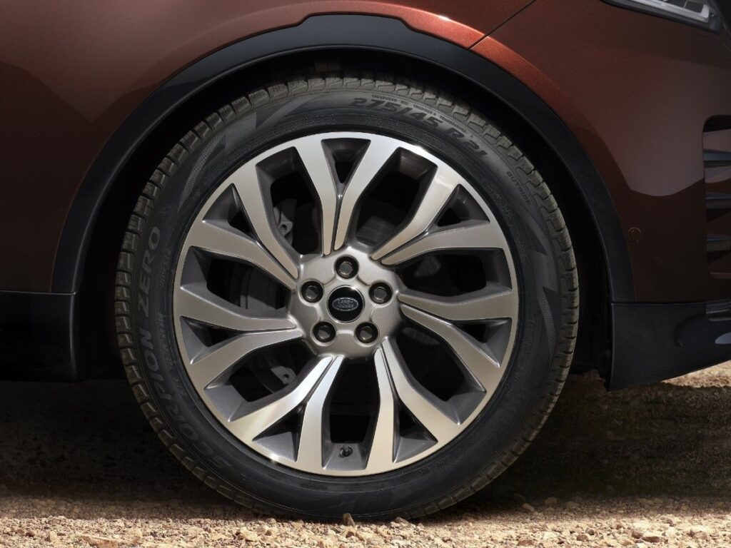 Land Rover Discovery Gets Two New Editions – Tempest and Gemini