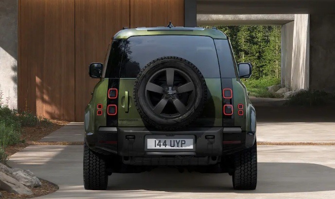 2026 Land Rover Defender Revealed With Larger Touchscreen, Off-Road Tech Upgrades