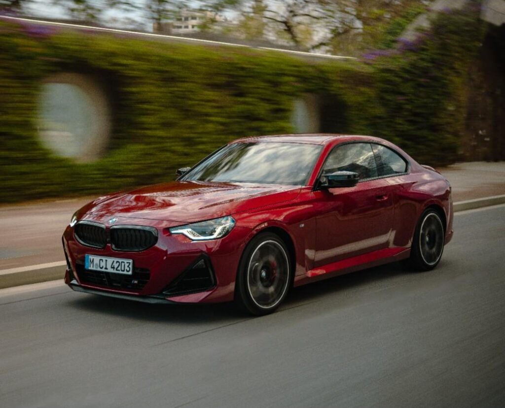 BMW i4 M60 xDrive Revealed: 601 Hp, Dual Motor AWD, and Advanced Digital Features