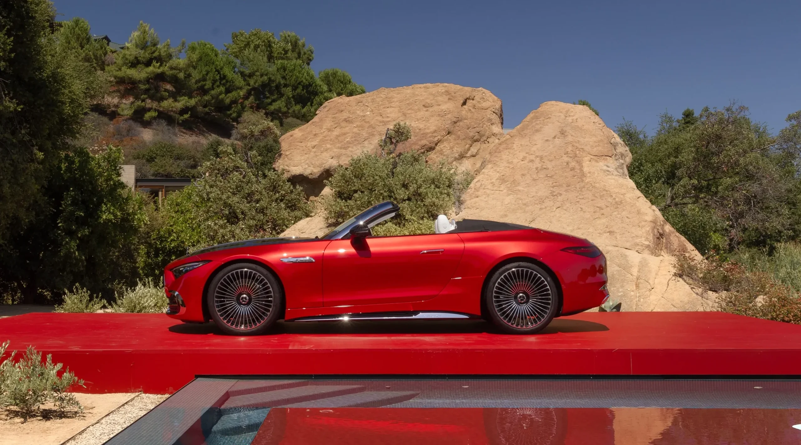 2025-MAYBACH-SL-ROADSTER-FMG-007-WP