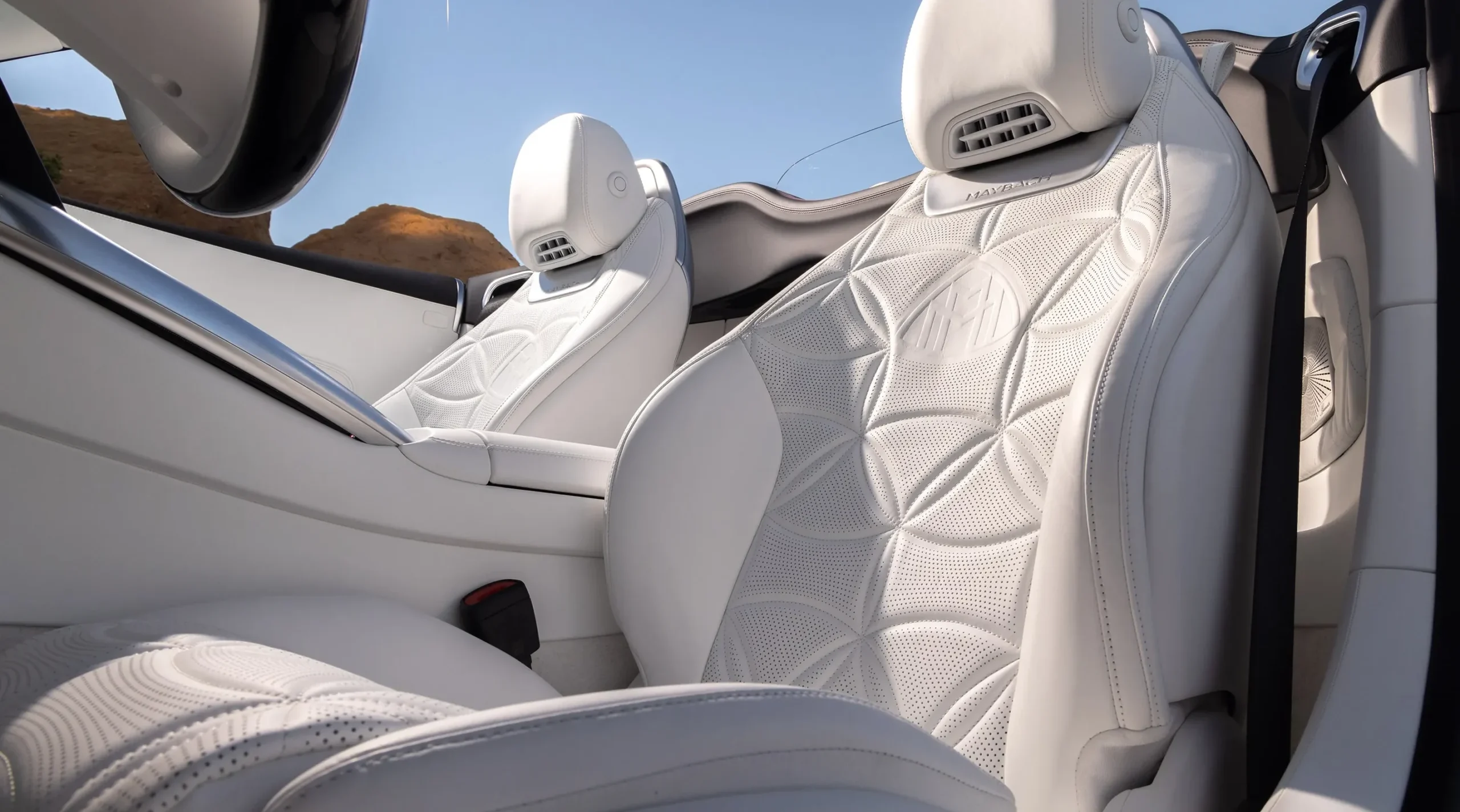 2025-MAYBACH-SL-ROADSTER-FMG-011-WP