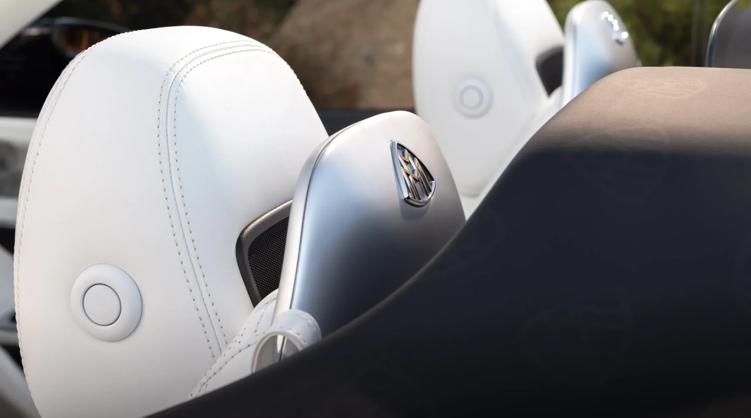 2025-MAYBACH-SL-ROADSTER-FMG-014-WP