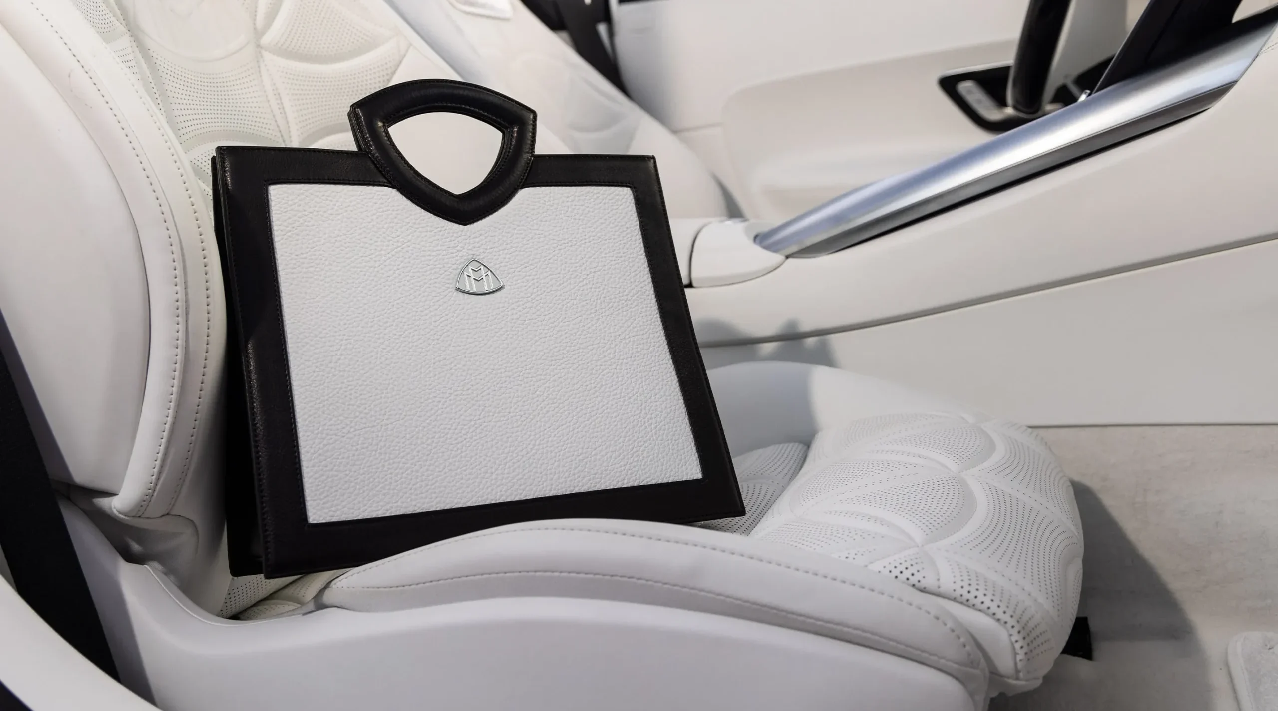 2025-MAYBACH-SL-ROADSTER-FMG-015-WP