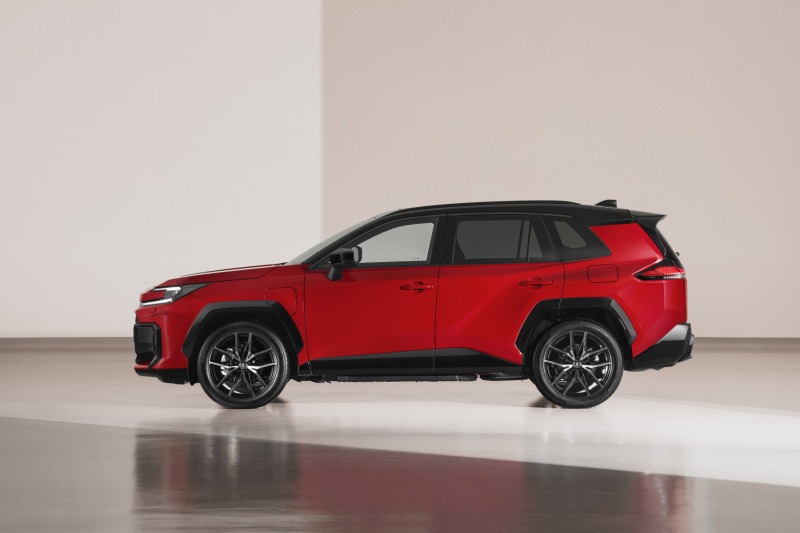 800_2026-rav4grsport-static-010
