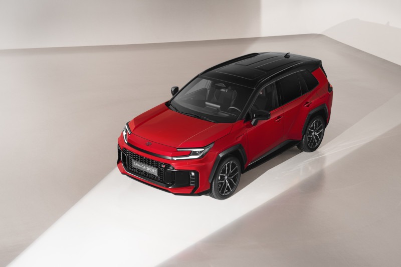 800_2026-rav4grsport-static-011