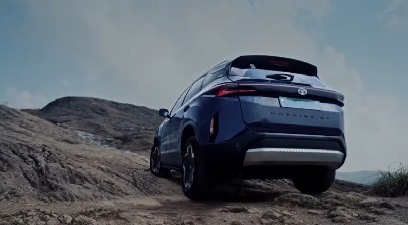 Tata Harrier EV Launch on June 3: Range Revealed, Attempts to Climb Mountain in Teaser — Watch Video