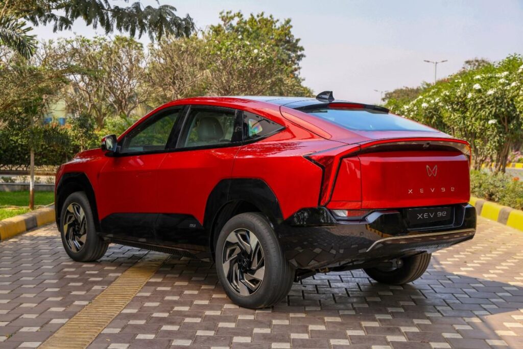 Tata Harrier EV vs Mahindra XEV 9e: Price, Range, Battery & Performance Comparison