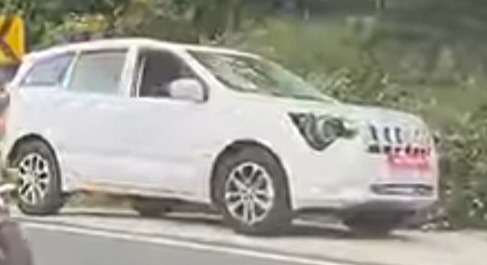 Mahindra XUV700 Facelift Spotted Testing For The First Time!