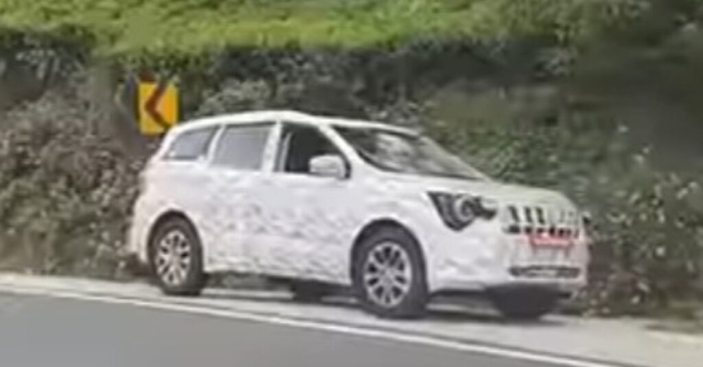 Mahindra XUV700 Facelift Spotted Testing For The First Time!