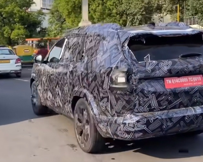 7-Seater Renault Duster (Bigster) Spied Testing in India for the First Time