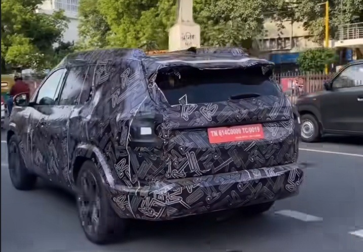 7-Seater Renault Duster (Bigster) Spied Testing in India for the First Time